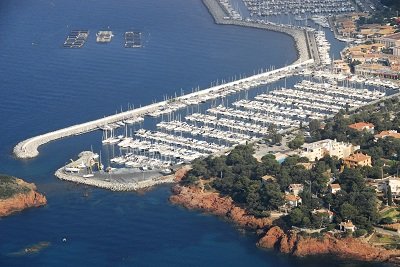 Saint-Raphaël: le port et la corniche de l'estérel