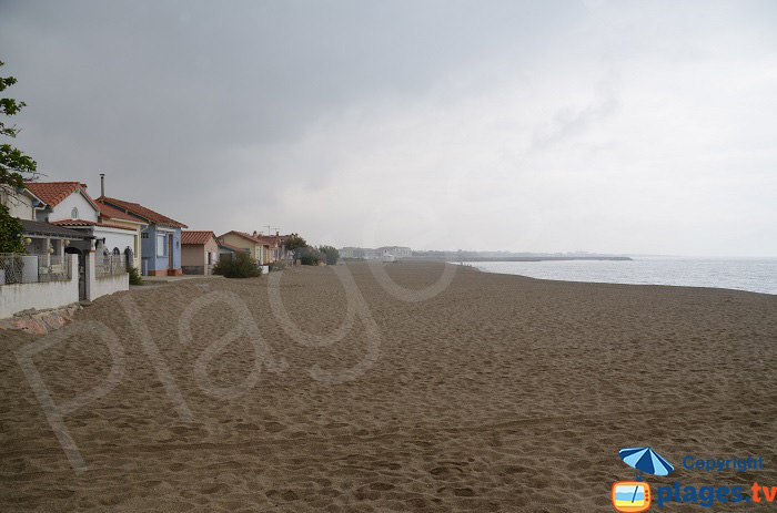 Maisons du Racou et la plage