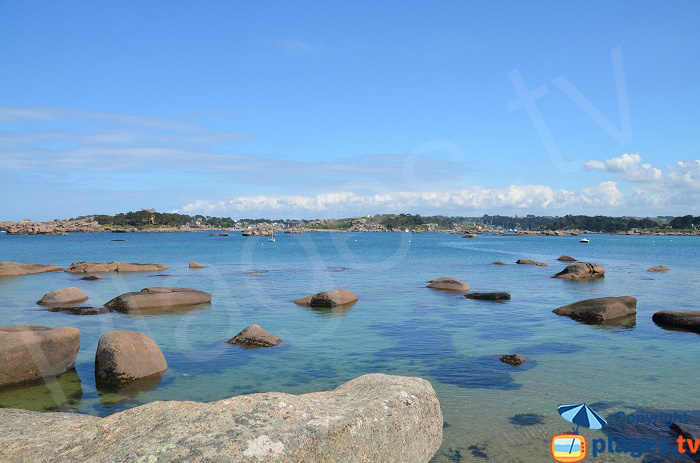 Vue sur St Guirec depuis l'ile Renote