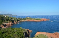 Agay sur la corniche de l’Estérel dans le Var au milieu des calanques