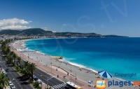 Vacances à Nice : plages de galets et de sable au pied du Vieux Nice