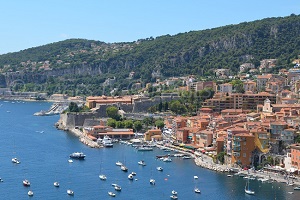 Villefranche sur Mer : a bay protected by Cap Ferrat