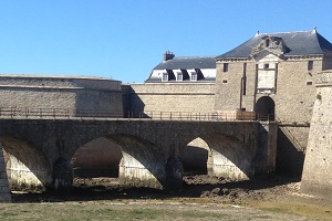 Le village de Port-Louis dans le Morbihan