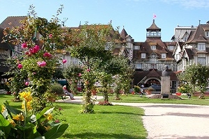 Deauville et Trouville : les stations balnéaires vedettes de la Normandie