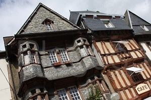 Lannion, ses colombages, ses escaliers, ses festivités