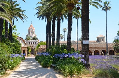 Abbaye de Saint Honorat avec son parc