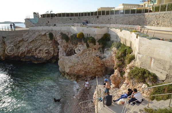 Plage en dessous de la légion étrangère de Marseille