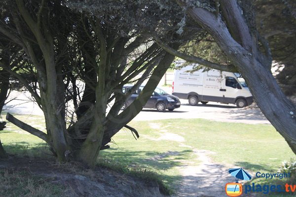 Parking pour l'anse de Guillec - Plougoulm