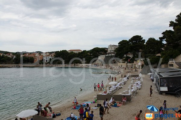 Restaurant and private beaches in Bandol