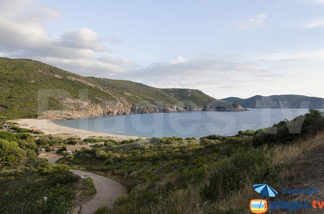 La spiaggia selvaggia di Arone a sud di Piana