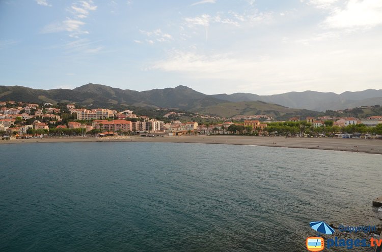 Gesamtansicht von Banyuls sur Mer mit seinem Strand