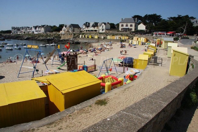 Bord de mer de Batz sur Mer avec sa plage et ses cabanes