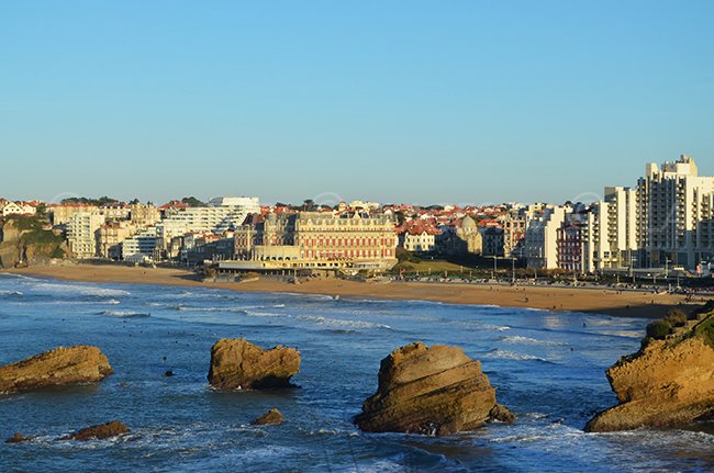 Grande plage de Biarritz vue depuis la mer