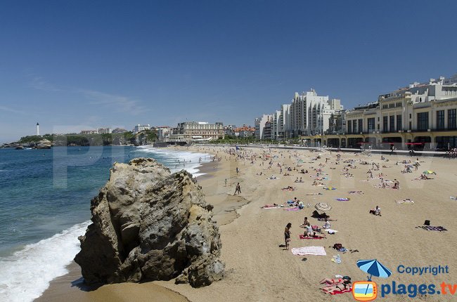 Plage dans le centre ville de Biarritz au niveau du Casino