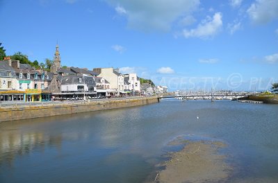 Port de Binic avec ses commerces