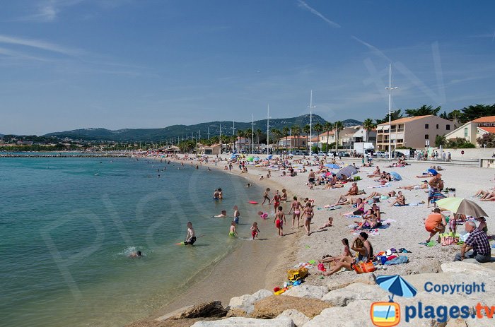 Grande plage de Bonnegrace à Six Fours