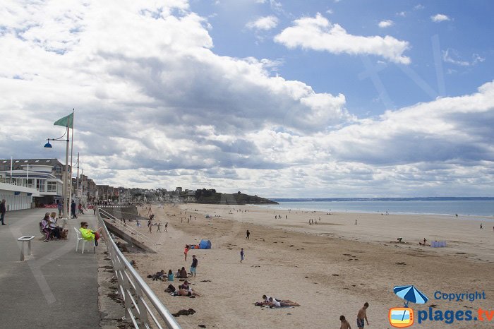 The Pléneuf Val André waterfront with its large beach