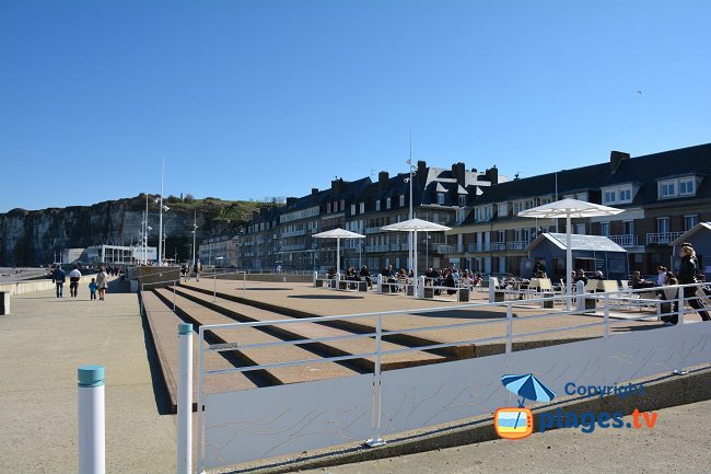 Bord de mer animé de St Valery en Caux