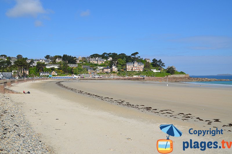 Plage principale de Perros Guirec : Trestraou