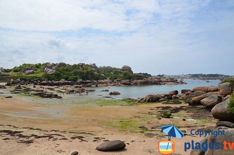 Ploumanach au niveau de la plage de Saint Guirec