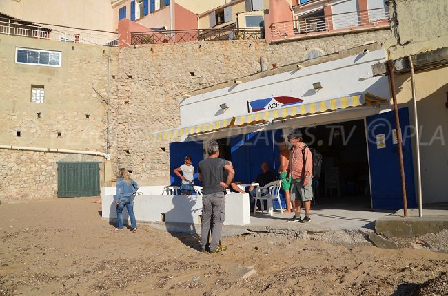 Les Phocéens - sa plage et son ancien club d'aviron - Marseille