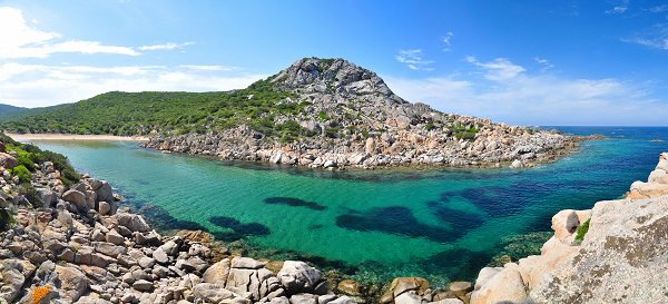 Plage dans la Cala Agulia en Corse