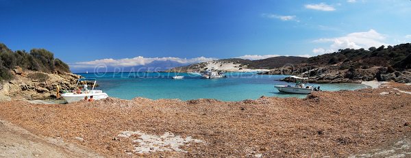 Spiaggia Alga Putrica si affaccia sulla duna Ghignu