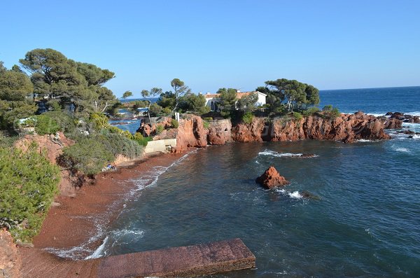 Ponton de la calanque des Anglais à Agay