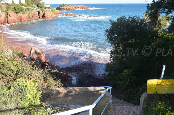 Access to Anglais cove in Agay