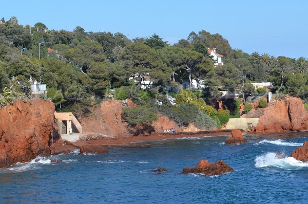 Cove of Anglais from the sea in Agay