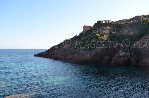 Vue sur le large depuis la calanque d'Aurelle