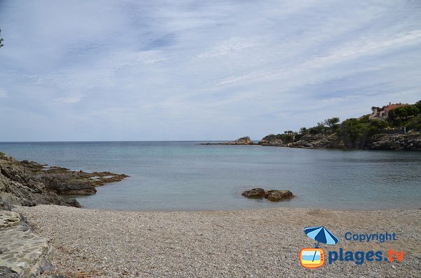 Blick auf das Meer von der Bonne Eau Bucht in Var