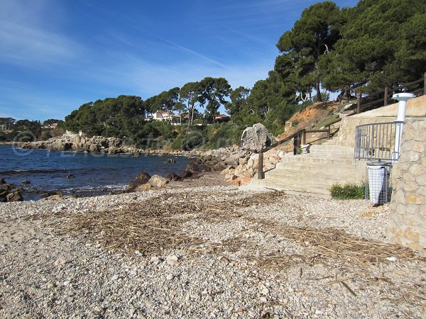 Access to the Capelan calanque of Bandol