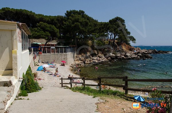 Incline access to the Capelan calanque in Bandol