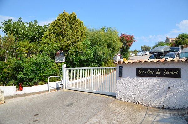  Strada di accesso al calanque di Cavalaire