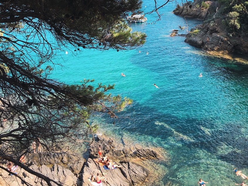 Vue d'en haut sur la calanque de la Cron