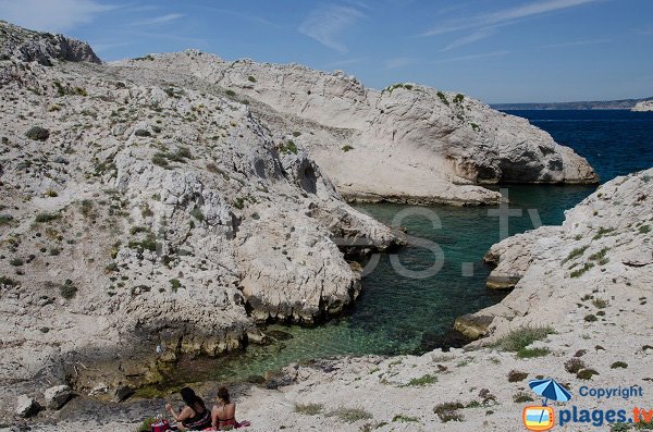 Access to the sea in the calanque of Escondelle