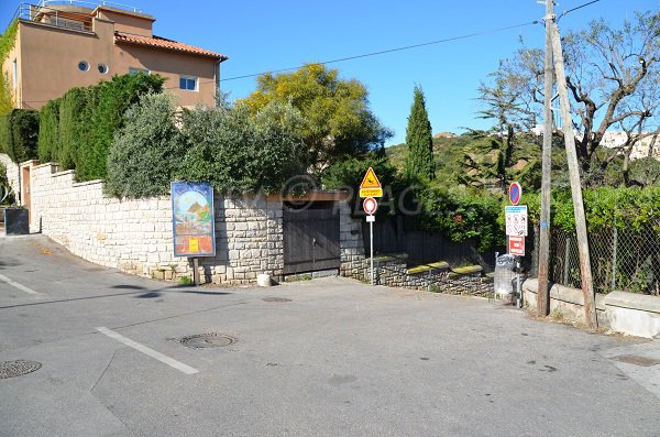 Access to the Figuerolles calanque