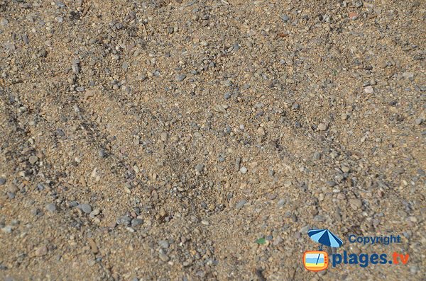 Sand and gravel in the calanque of Grand Boucharel - Saint-Aygulf