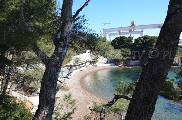 Calanque du Grand Mugel de La Ciotat avec vue sur le port