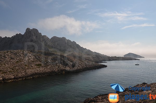 Vue sur le large depuis la calanque de la Maronaise - Marseille