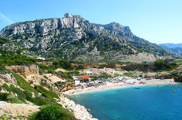 Massif des calanques au niveau de Marseilleveyre