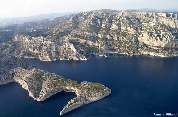 Vue aérienne de la calanque de Morgiou à Marseille