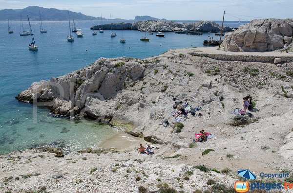 Calanque de sable sur l'ile de Frioul - Port de Pomègues