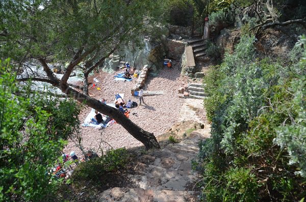  L'accesso alla calanque del Porto di Poussai