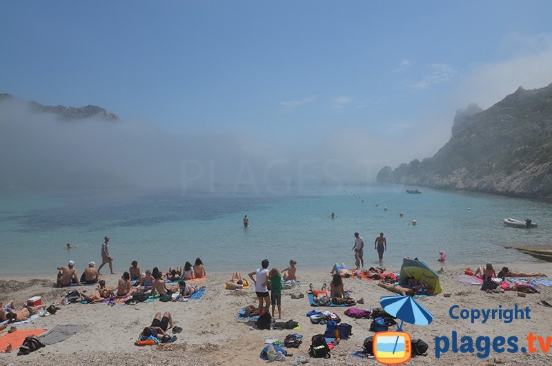 Entrées maritimes dans la calanque de Sormiou