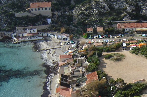 Plage dans la calanque de Sormiou à Marseille