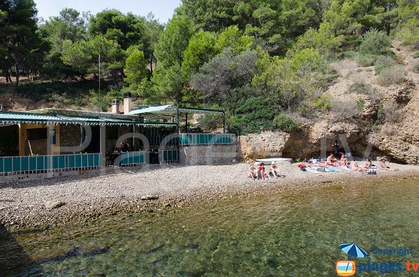 Calanque de St Pierre avec sa plage et son restaurant - Ile Verte