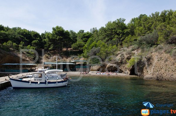 Photo de la calanque de Saint Pierre sur l'Ile Verte