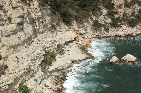 Plage naturiste dans la calanque de Sugiton